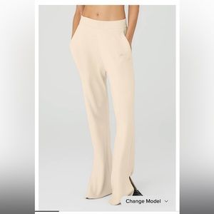Alo Yoga NWT Salana pant Macadamia sz S